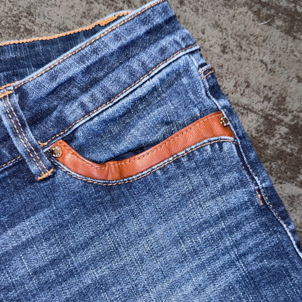 White House Black Market Skimmer Jean leather cognac details size 10 - Picture 6 of 11